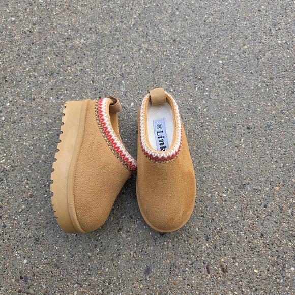 LINK tan Kids Bootie with Red Trim Toddler Girls 10 - Picture 1 of 12
